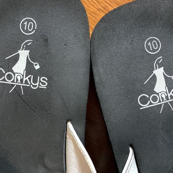 Corey's Size 10 patent leather flip flops like new w/large sequin detail - Picture 8 of 10
